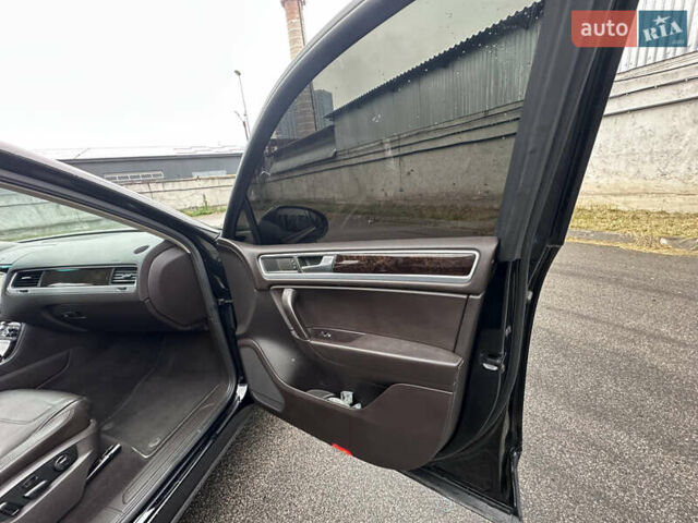 Чорний Фольксваген Туарег, об'ємом двигуна 3 л та пробігом 130 тис. км за 16900 $, фото 44 на Automoto.ua