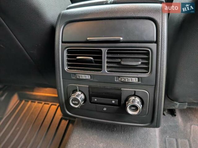 Черный Фольксваген Туарег, объемом двигателя 2.97 л и пробегом 320 тыс. км за 17500 $, фото 4 на Automoto.ua