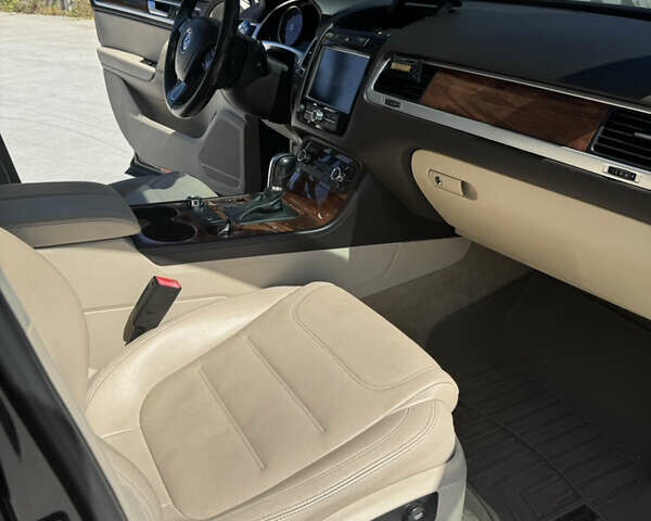 Черный Фольксваген Туарег, объемом двигателя 3 л и пробегом 170 тыс. км за 14999 $, фото 15 на Automoto.ua