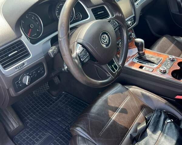 Чорний Фольксваген Туарег, об'ємом двигуна 2.97 л та пробігом 276 тис. км за 15000 $, фото 7 на Automoto.ua