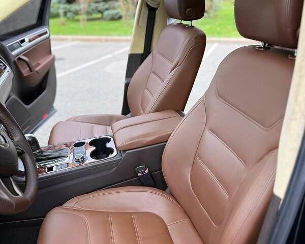 Черный Фольксваген Туарег, объемом двигателя 3.6 л и пробегом 290 тыс. км за 15200 $, фото 25 на Automoto.ua