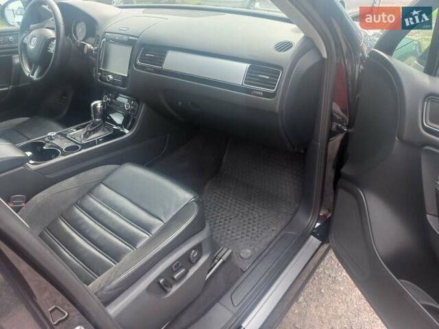 Черный Фольксваген Туарег, объемом двигателя 2.97 л и пробегом 278 тыс. км за 16900 $, фото 24 на Automoto.ua