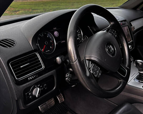 Чорний Фольксваген Туарег, об'ємом двигуна 2.97 л та пробігом 318 тис. км за 18500 $, фото 10 на Automoto.ua