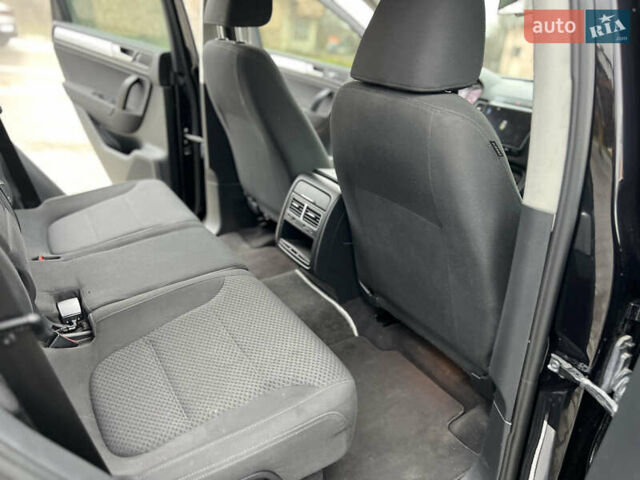 Черный Фольксваген Туарег, объемом двигателя 3 л и пробегом 159 тыс. км за 17500 $, фото 13 на Automoto.ua