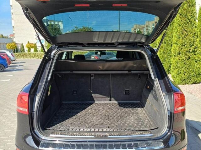 Черный Фольксваген Туарег, объемом двигателя 3 л и пробегом 240 тыс. км за 17500 $, фото 4 на Automoto.ua