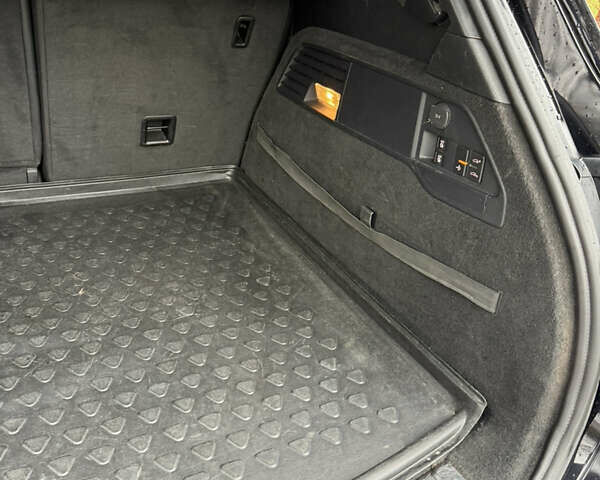 Черный Фольксваген Туарег, объемом двигателя 2.97 л и пробегом 335 тыс. км за 17700 $, фото 12 на Automoto.ua