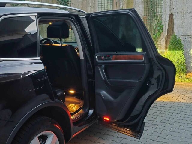 Чорний Фольксваген Туарег, об'ємом двигуна 3 л та пробігом 180 тис. км за 14499 $, фото 15 на Automoto.ua