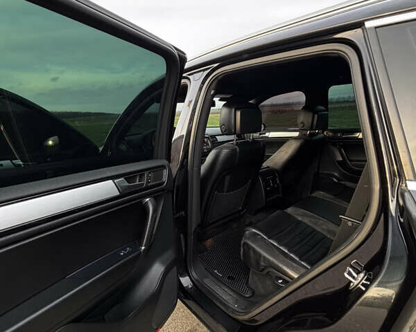 Чорний Фольксваген Туарег, об'ємом двигуна 2.97 л та пробігом 318 тис. км за 18500 $, фото 13 на Automoto.ua