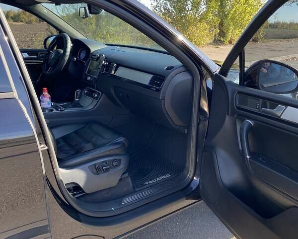 Чорний Фольксваген Туарег, об'ємом двигуна 2.97 л та пробігом 253 тис. км за 20500 $, фото 16 на Automoto.ua