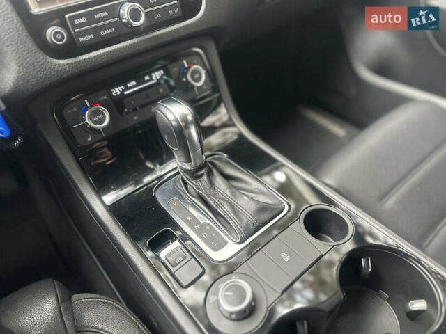 Черный Фольксваген Туарег, объемом двигателя 2.97 л и пробегом 256 тыс. км за 17900 $, фото 19 на Automoto.ua