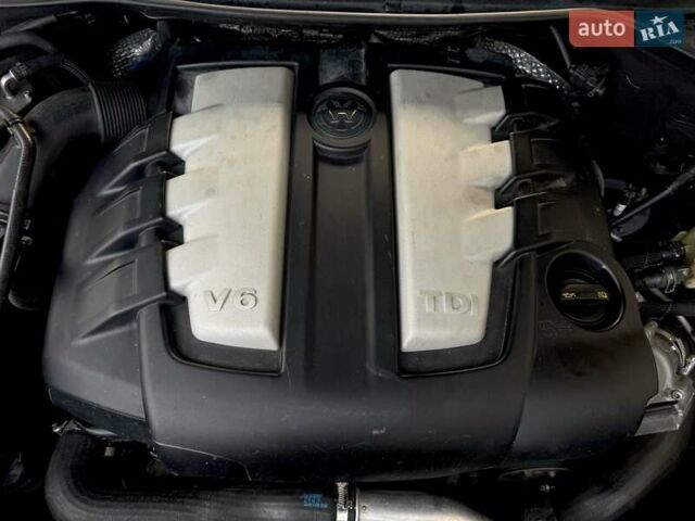 Чорний Фольксваген Туарег, об'ємом двигуна 2.97 л та пробігом 190 тис. км за 20000 $, фото 4 на Automoto.ua