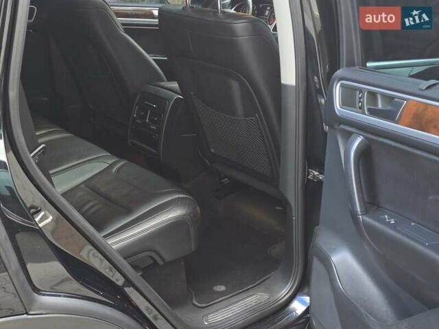 Чорний Фольксваген Туарег, об'ємом двигуна 3 л та пробігом 180 тис. км за 15499 $, фото 46 на Automoto.ua