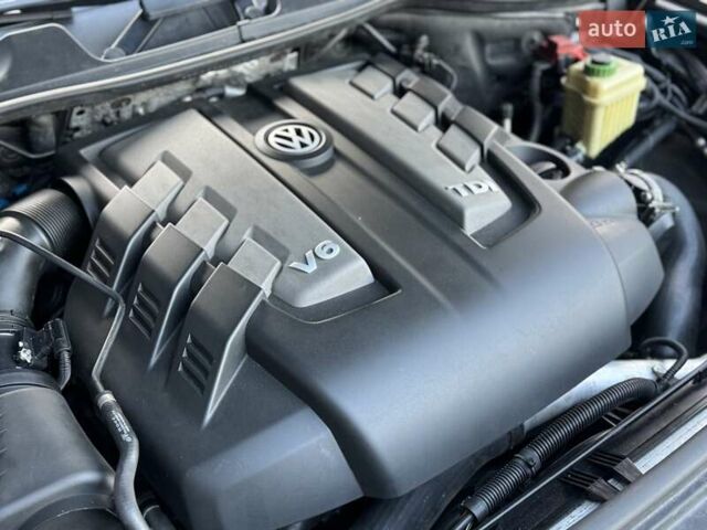 Чорний Фольксваген Туарег, об'ємом двигуна 3 л та пробігом 236 тис. км за 20750 $, фото 34 на Automoto.ua