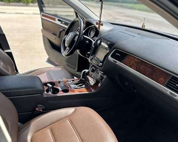 Черный Фольксваген Туарег, объемом двигателя 3 л и пробегом 294 тыс. км за 18500 $, фото 11 на Automoto.ua