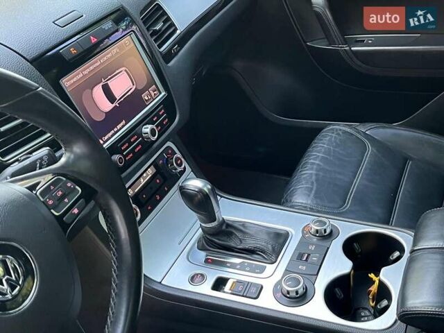 Чорний Фольксваген Туарег, об'ємом двигуна 4.2 л та пробігом 255 тис. км за 28440 $, фото 36 на Automoto.ua