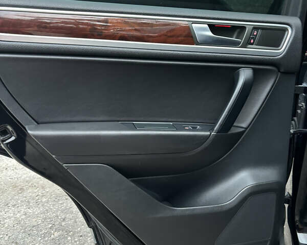 Черный Фольксваген Туарег, объемом двигателя 3 л и пробегом 216 тыс. км за 19500 $, фото 18 на Automoto.ua