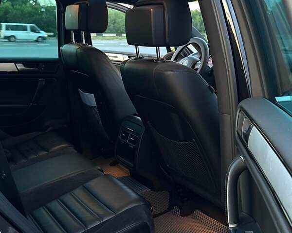 Чорний Фольксваген Туарег, об'ємом двигуна 2.97 л та пробігом 293 тис. км за 17999 $, фото 12 на Automoto.ua