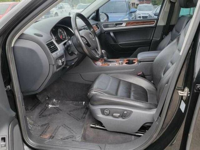 Черный Фольксваген Туарег, объемом двигателя 3 л и пробегом 236 тыс. км за 2700 $, фото 8 на Automoto.ua