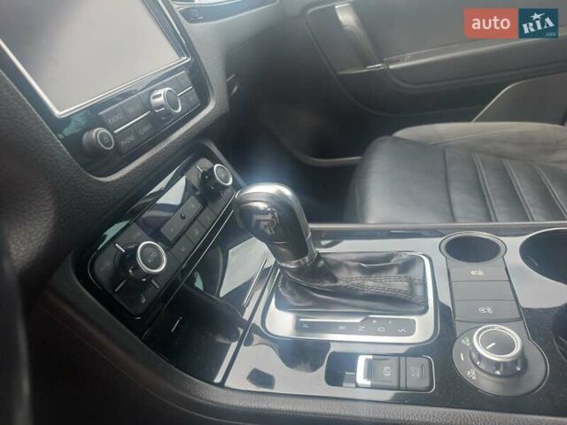 Черный Фольксваген Туарег, объемом двигателя 2.97 л и пробегом 278 тыс. км за 16900 $, фото 25 на Automoto.ua