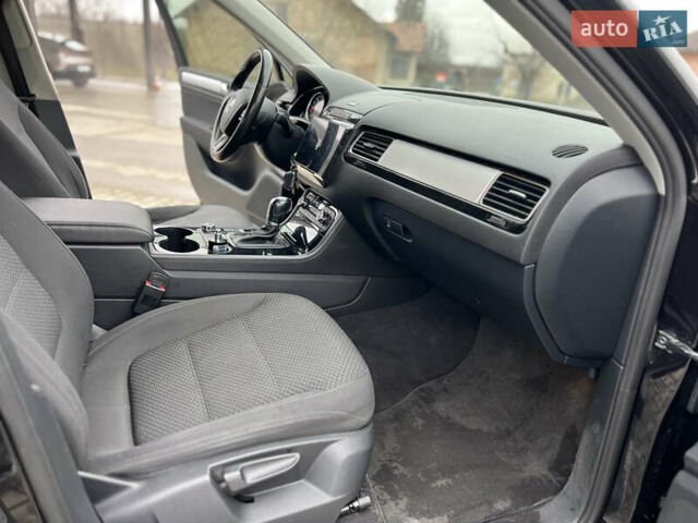 Черный Фольксваген Туарег, объемом двигателя 3 л и пробегом 159 тыс. км за 17500 $, фото 20 на Automoto.ua