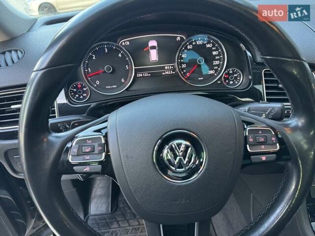 Чорний Фольксваген Туарег, об'ємом двигуна 3 л та пробігом 236 тис. км за 20750 $, фото 28 на Automoto.ua