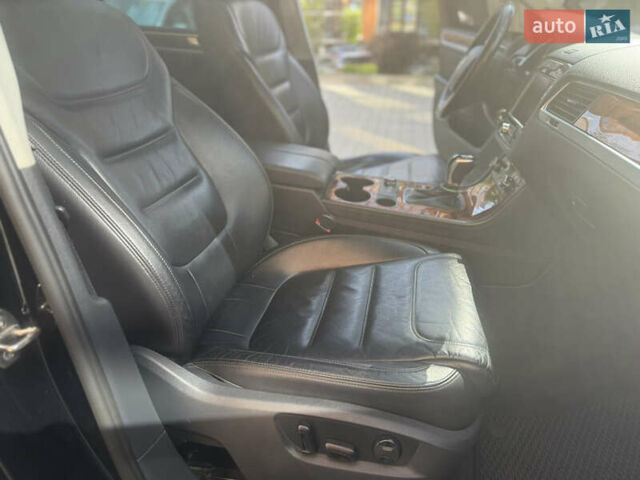 Черный Фольксваген Туарег, объемом двигателя 2.97 л и пробегом 280 тыс. км за 17500 $, фото 24 на Automoto.ua