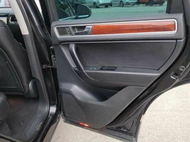 Черный Фольксваген Туарег, объемом двигателя 3 л и пробегом 236 тыс. км за 2700 $, фото 10 на Automoto.ua