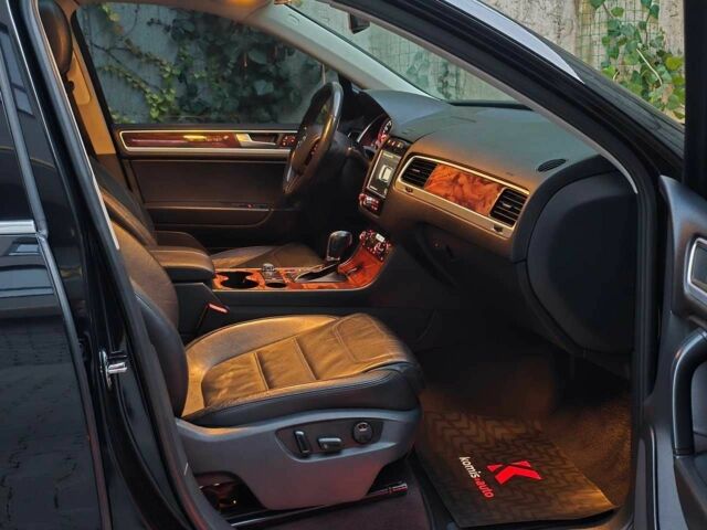 Чорний Фольксваген Туарег, об'ємом двигуна 3 л та пробігом 180 тис. км за 14499 $, фото 19 на Automoto.ua