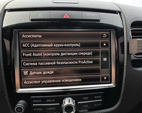 Чорний Фольксваген Туарег, об'ємом двигуна 2.97 л та пробігом 318 тис. км за 18500 $, фото 23 на Automoto.ua