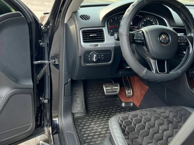 Чорний Фольксваген Туарег, об'ємом двигуна 3 л та пробігом 239 тис. км за 21200 $, фото 8 на Automoto.ua