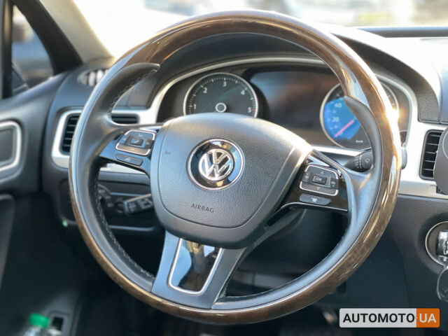 Черный Фольксваген Туарег, объемом двигателя 3 л и пробегом 235 тыс. км за 19999 $, фото 18 на Automoto.ua