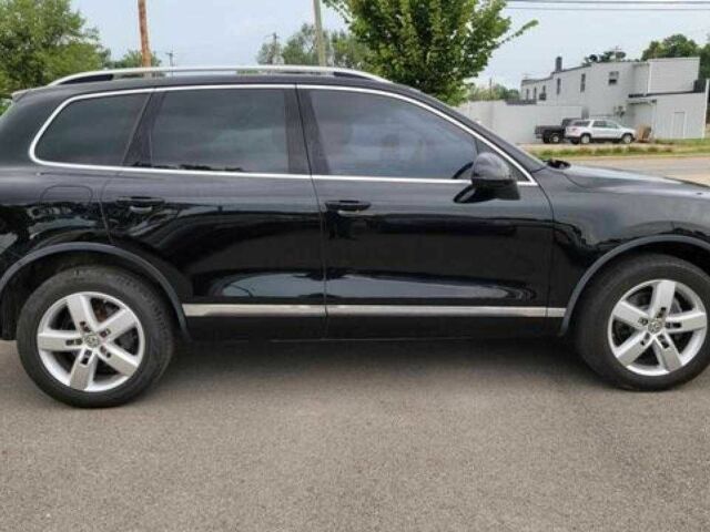 Черный Фольксваген Туарег, объемом двигателя 3 л и пробегом 236 тыс. км за 2700 $, фото 2 на Automoto.ua