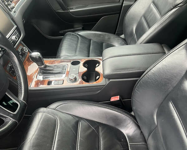 Черный Фольксваген Туарег, объемом двигателя 2.97 л и пробегом 350 тыс. км за 15799 $, фото 11 на Automoto.ua