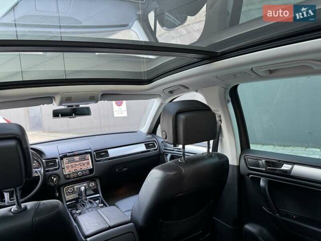 Чорний Фольксваген Туарег, об'ємом двигуна 3 л та пробігом 236 тис. км за 20750 $, фото 13 на Automoto.ua