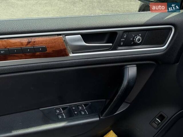 Черный Фольксваген Туарег, объемом двигателя 2.97 л и пробегом 349 тыс. км за 16500 $, фото 17 на Automoto.ua