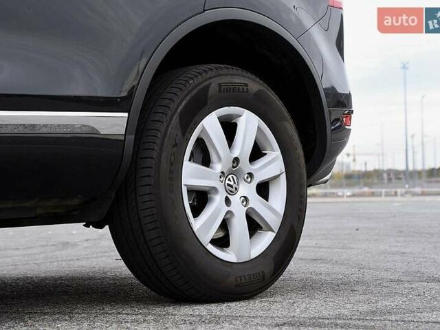 Черный Фольксваген Туарег, объемом двигателя 2.97 л и пробегом 275 тыс. км за 22000 $, фото 12 на Automoto.ua