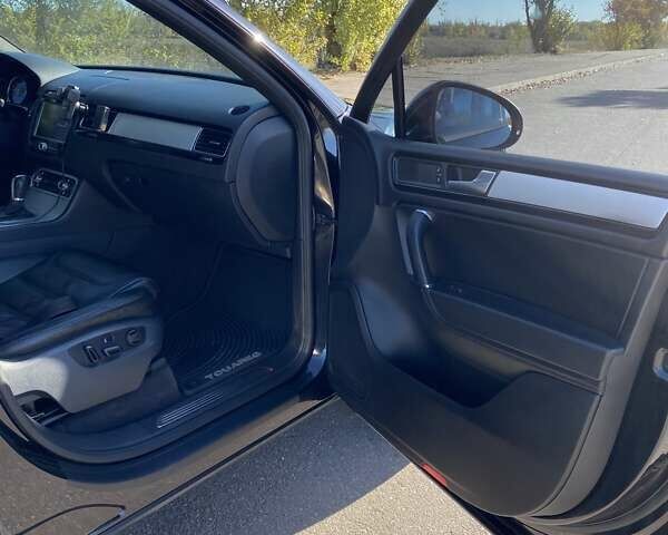 Чорний Фольксваген Туарег, об'ємом двигуна 2.97 л та пробігом 253 тис. км за 20500 $, фото 20 на Automoto.ua