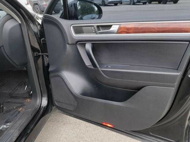 Черный Фольксваген Туарег, объемом двигателя 3 л и пробегом 236 тыс. км за 2700 $, фото 13 на Automoto.ua