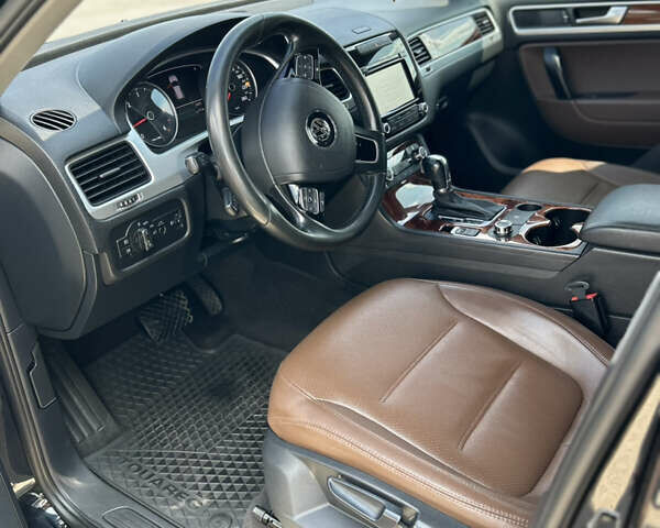 Черный Фольксваген Туарег, объемом двигателя 3 л и пробегом 294 тыс. км за 18500 $, фото 2 на Automoto.ua