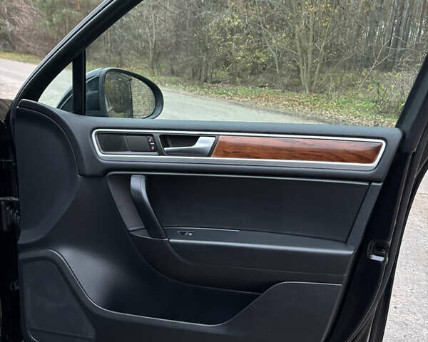 Черный Фольксваген Туарег, объемом двигателя 3 л и пробегом 216 тыс. км за 19500 $, фото 27 на Automoto.ua