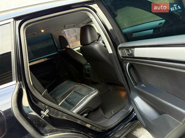 Черный Фольксваген Туарег, объемом двигателя 2.97 л и пробегом 278 тыс. км за 20000 $, фото 26 на Automoto.ua