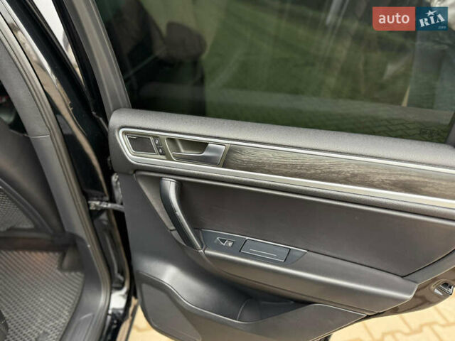 Чорний Фольксваген Туарег, об'ємом двигуна 2.97 л та пробігом 230 тис. км за 19999 $, фото 25 на Automoto.ua