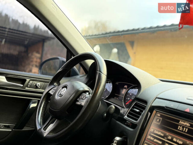 Черный Фольксваген Туарег, объемом двигателя 2.97 л и пробегом 278 тыс. км за 20000 $, фото 30 на Automoto.ua