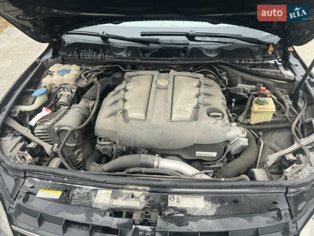 Черный Фольксваген Туарег, объемом двигателя 2.97 л и пробегом 350 тыс. км за 15799 $, фото 13 на Automoto.ua