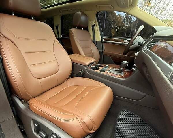 Черный Фольксваген Туарег, объемом двигателя 3.6 л и пробегом 290 тыс. км за 15200 $, фото 18 на Automoto.ua