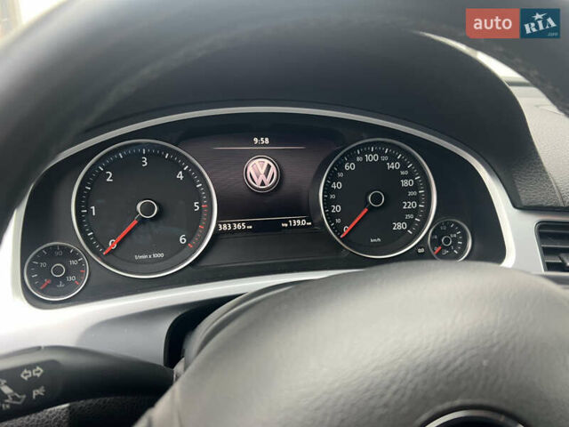 Чорний Фольксваген Туарег, об'ємом двигуна 2.97 л та пробігом 406 тис. км за 16000 $, фото 4 на Automoto.ua