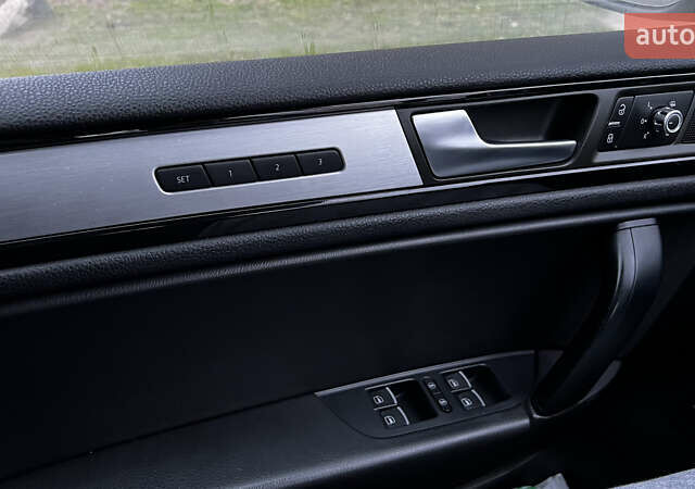 Черный Фольксваген Туарег, объемом двигателя 2.97 л и пробегом 281 тыс. км за 22500 $, фото 63 на Automoto.ua