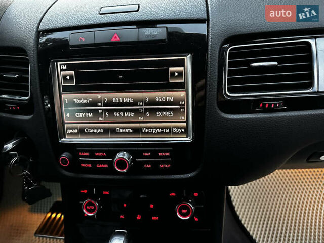 Черный Фольксваген Туарег, объемом двигателя 3 л и пробегом 310 тыс. км за 16500 $, фото 24 на Automoto.ua