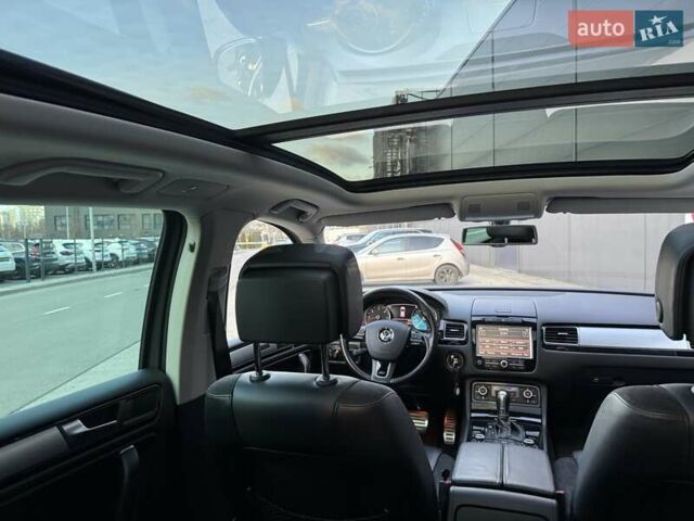 Чорний Фольксваген Туарег, об'ємом двигуна 3 л та пробігом 236 тис. км за 20750 $, фото 14 на Automoto.ua