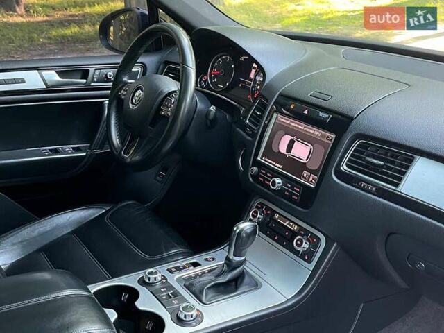 Чорний Фольксваген Туарег, об'ємом двигуна 4.2 л та пробігом 255 тис. км за 28440 $, фото 24 на Automoto.ua
